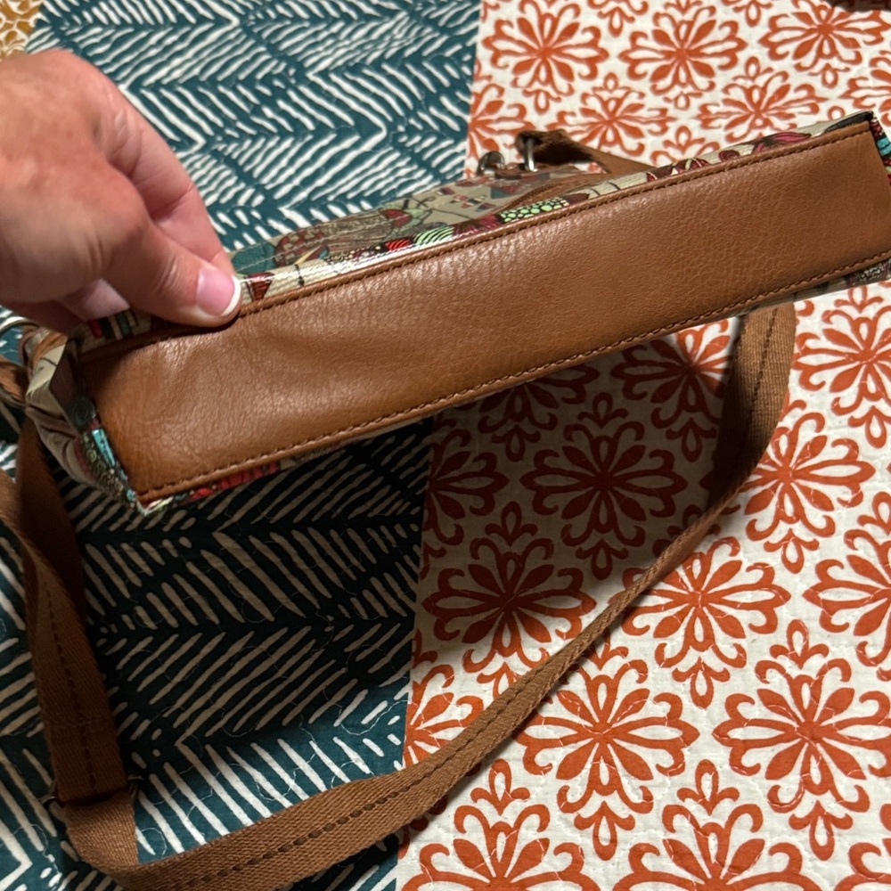 Sakroots Artistic Crossbody Bag with Brown Accents new condition - Picture 4 of 4
